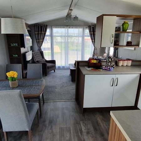 Rj Luxury Caravan Hire With Hot Tub Villa Tattershall Exterior photo