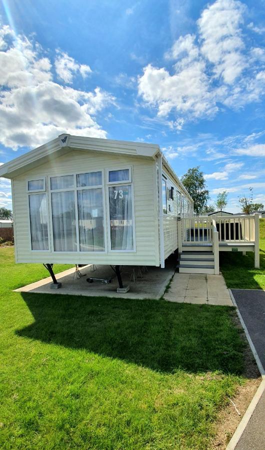 Rj Luxury Caravan Hire With Hot Tub Villa Tattershall Exterior photo