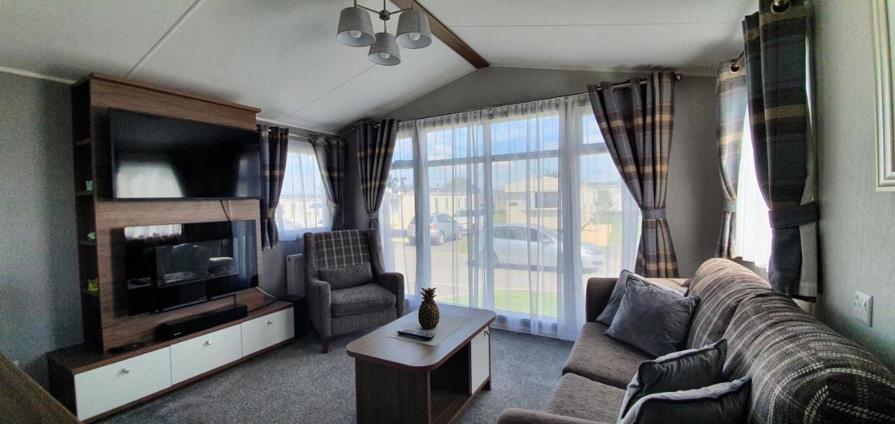 Rj Luxury Caravan Hire With Hot Tub Tattershall Exterior photo