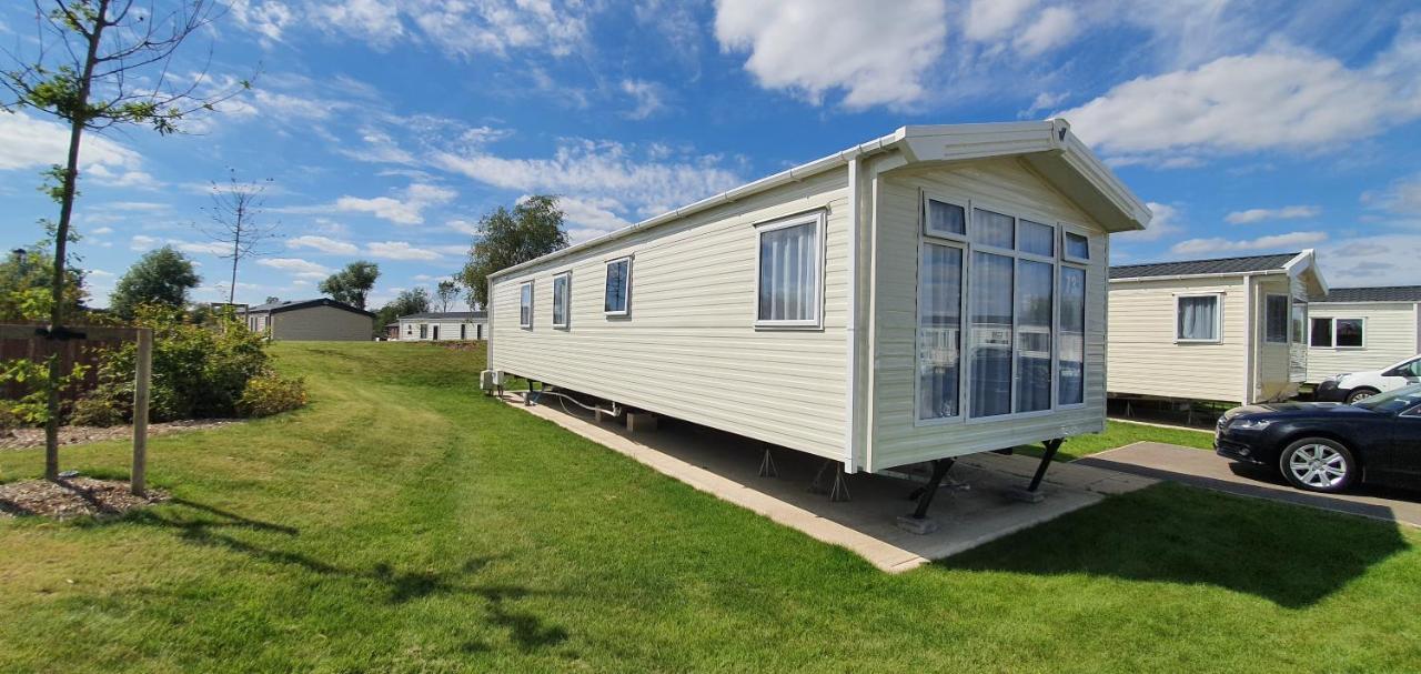 Rj Luxury Caravan Hire With Hot Tub Tattershall Exterior photo