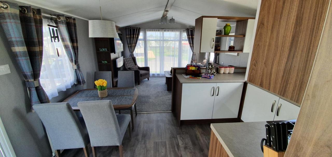 Rj Luxury Caravan Hire With Hot Tub Villa Tattershall Exterior photo