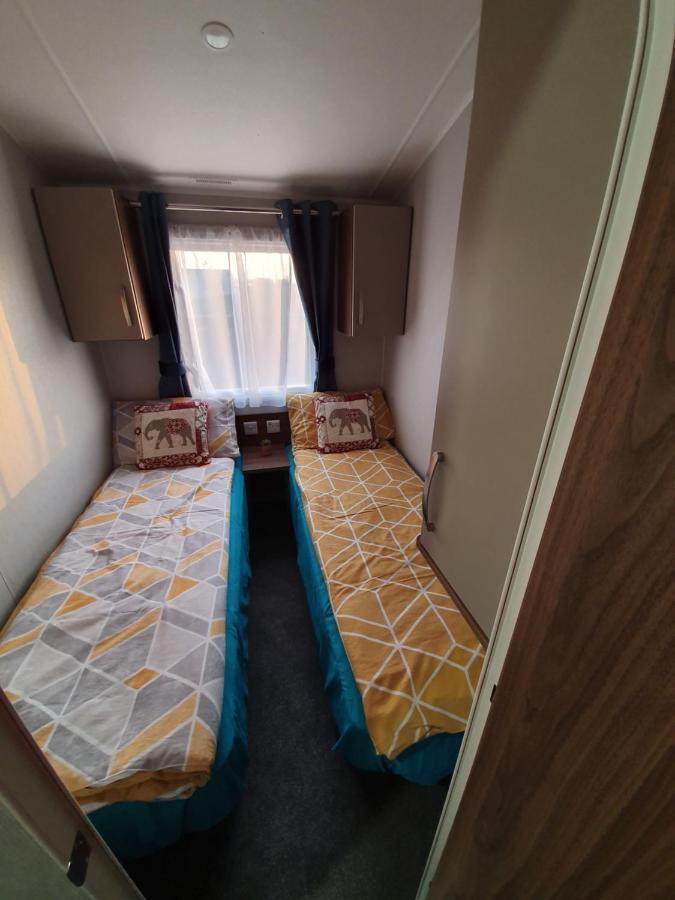 Rj Luxury Caravan Hire With Hot Tub Tattershall Exterior photo