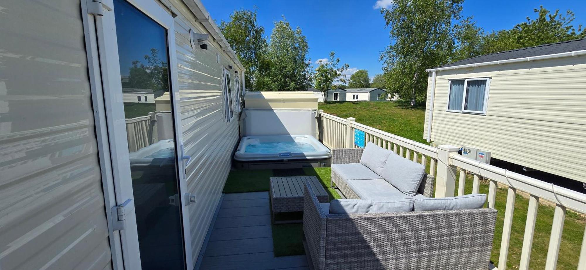Rj Luxury Caravan Hire With Hot Tub Tattershall Exterior photo