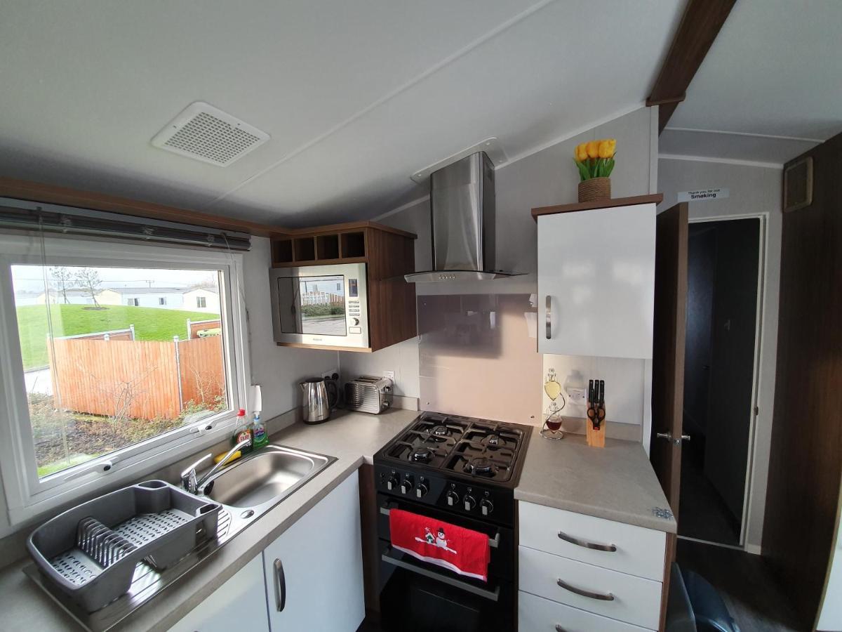 Rj Luxury Caravan Hire With Hot Tub Villa Tattershall Exterior photo