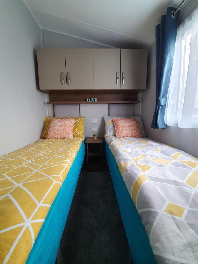 Rj Luxury Caravan Hire With Hot Tub Tattershall Exterior photo