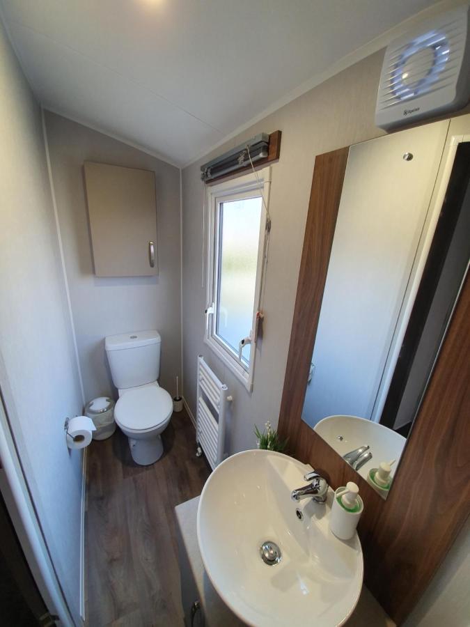 Rj Luxury Caravan Hire With Hot Tub Villa Tattershall Exterior photo