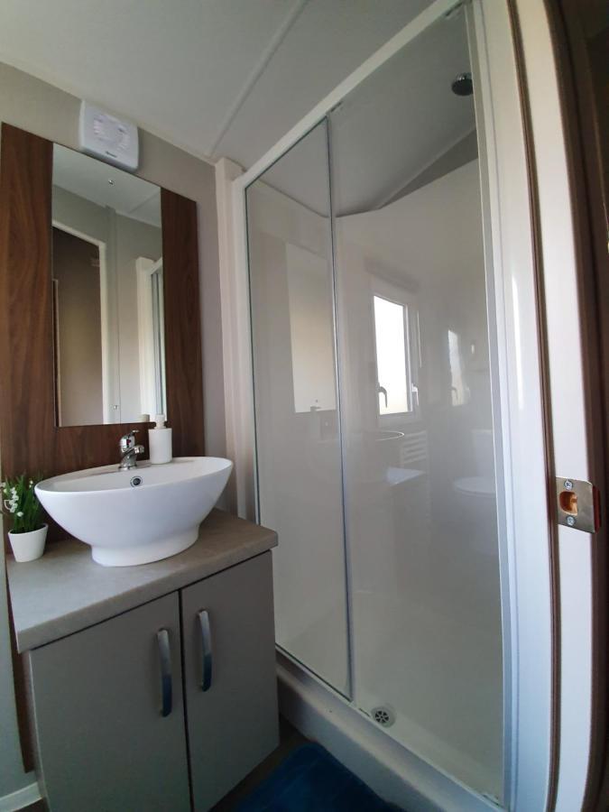 Rj Luxury Caravan Hire With Hot Tub Villa Tattershall Exterior photo